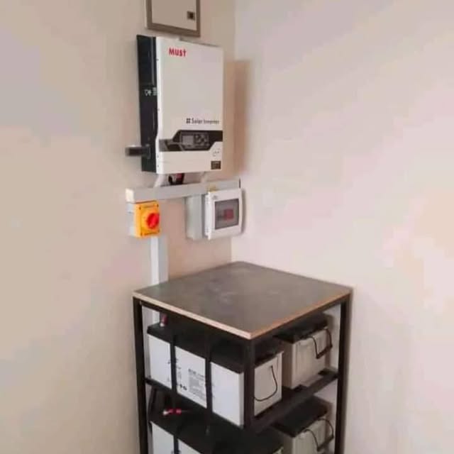 High-capacity battery storage system for solar energy